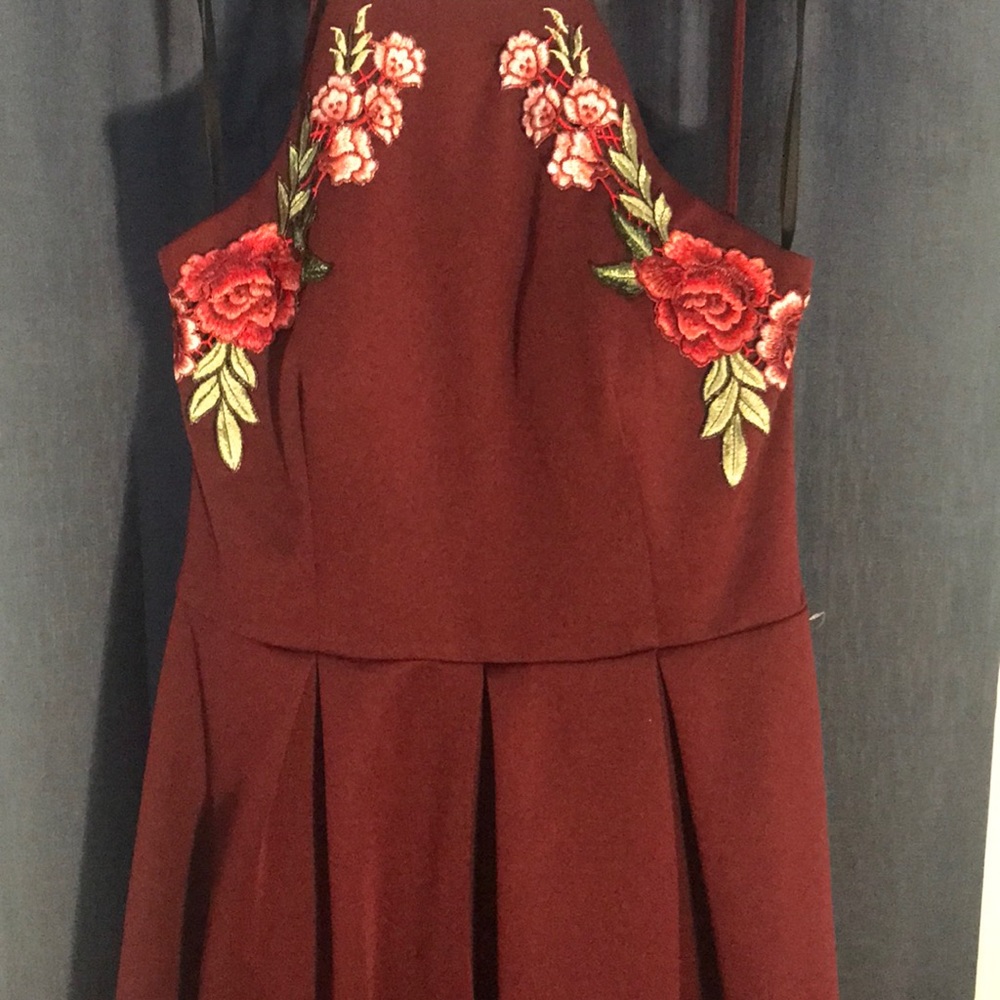 NWOT Maroon Halter Dress with Floral Embroidery - Picture 3 of 8